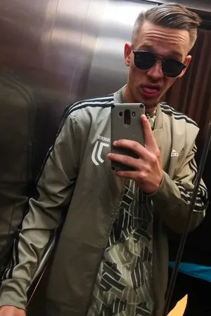 סקוב