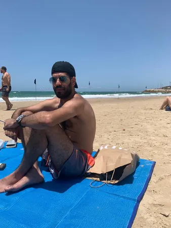 אלעד מ