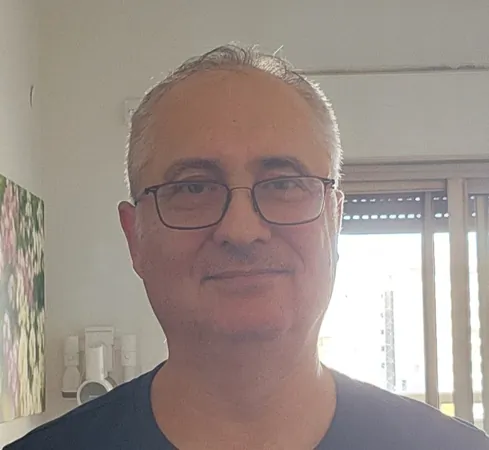 Nir Zvi