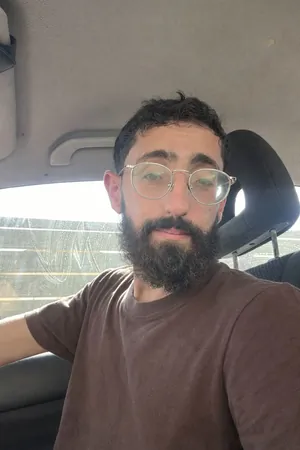 נועם אב