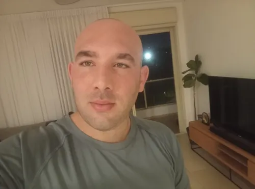 אלמוג טובי