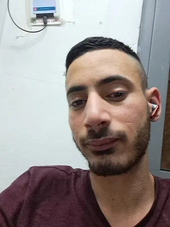 מחכה לאחת שלי