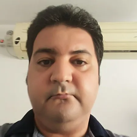גבר רציני46