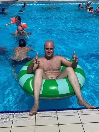 מחפש לי פרח 