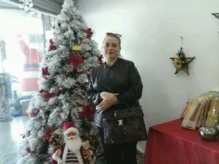בחורה בודדה 