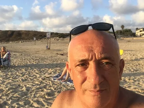 עקי