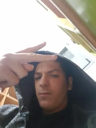 צעיר מפנק 