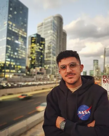 מחפשאותך