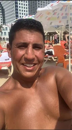 אחד שמחפש אחת