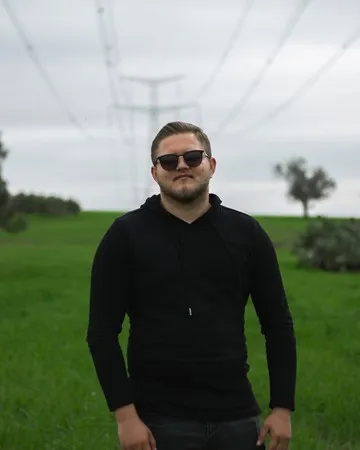 אדם עמיד