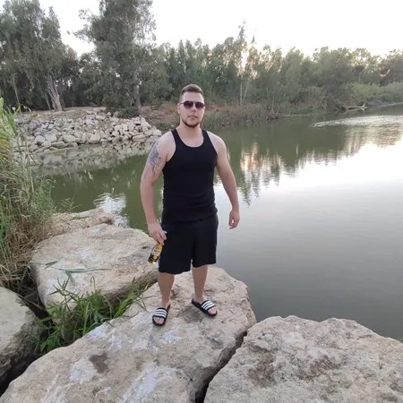 מחפשמבוגרת