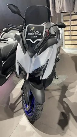 המכונה