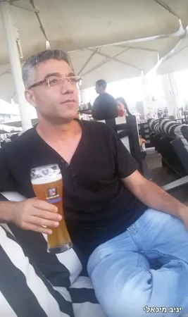  אביב