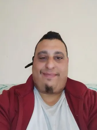 הנחמד והחפשן