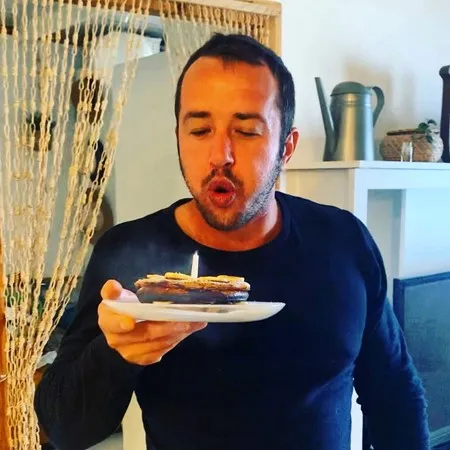 מי מה  מו