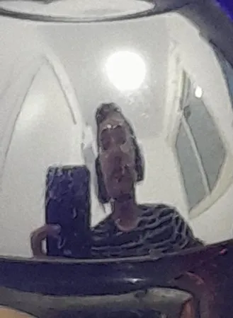 גבר עם כלי ענקי