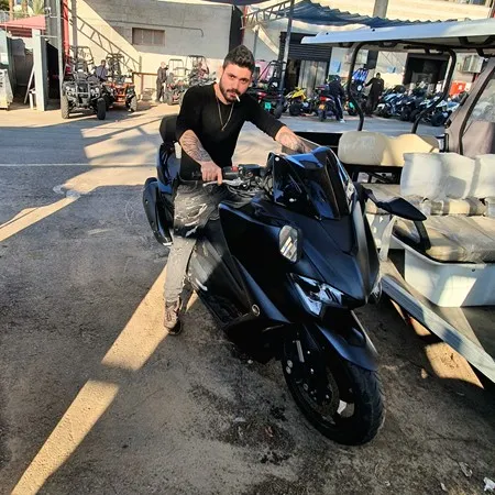 אליאור.