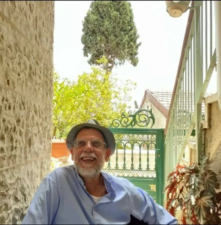 Shlomo b