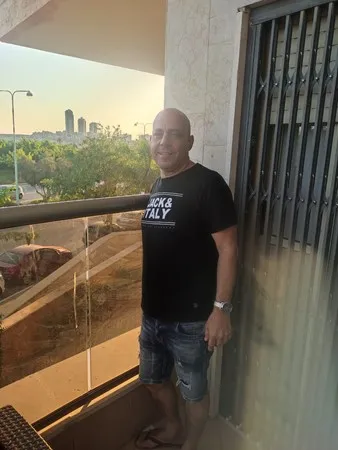 אלי פרץ 1