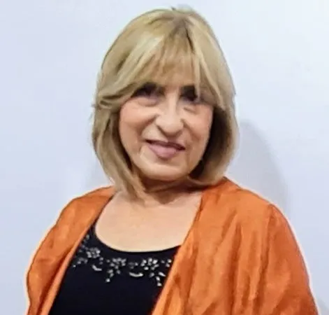 אשה אשה