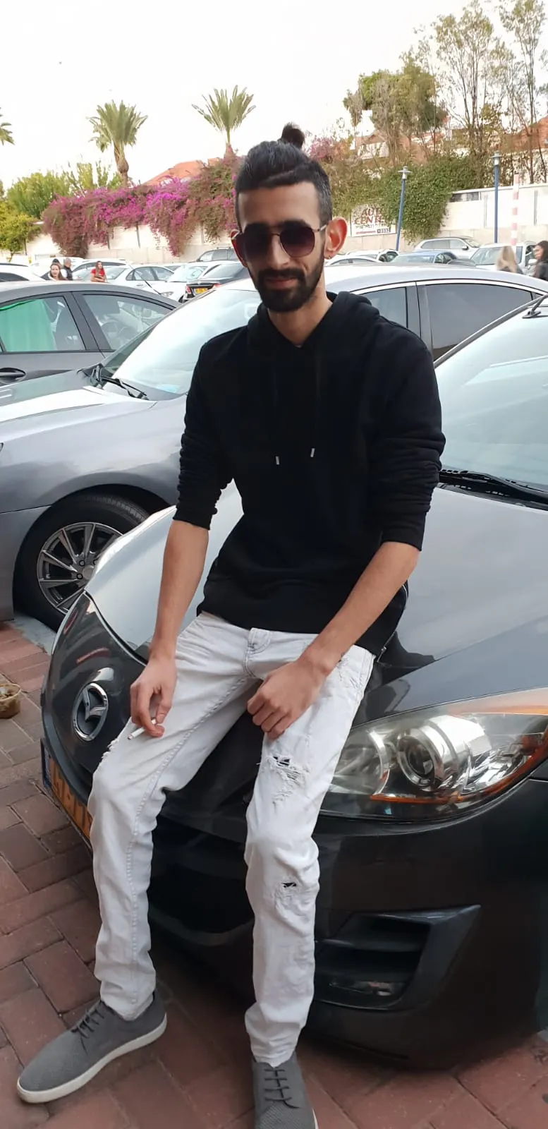 Guy24