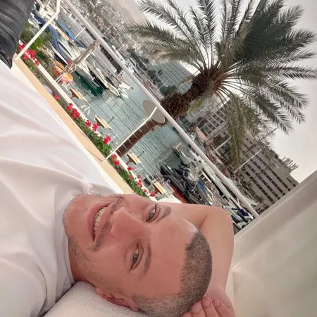אבי .