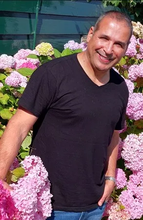  Yossi