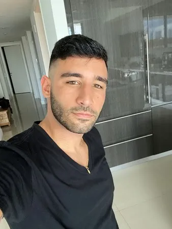 גבר רציני 1010