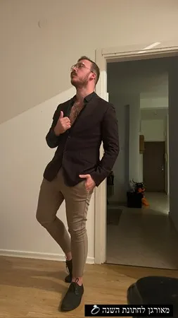 אלמוג מוגי 