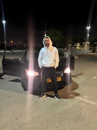 החתיך של השכונה