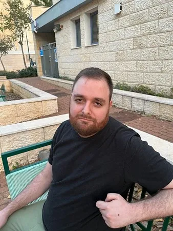 לירוןש